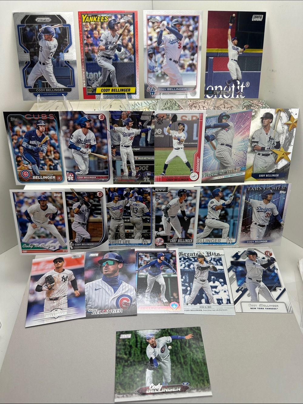 Cody Bellinger lot of 22 (Dodgers, Cubs, Yankees)